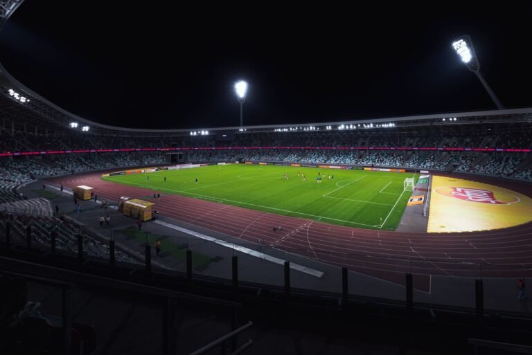 Verlicht voetbalstadion in de avond